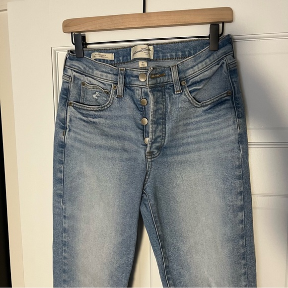 Universal Thread Mid Rise 80s Slim Ripped Distressed Light Wash Jeans Size 8 - Picture 4 of 9